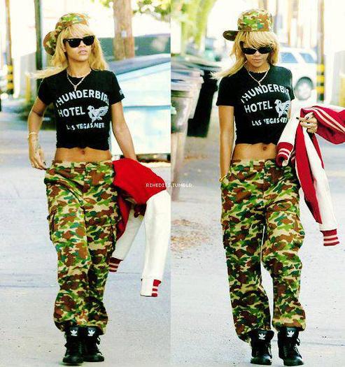 401508_269799109757460_148451948558844_656604_1220607736_n - Rihanna