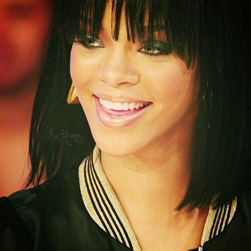 407027_256735961063775_148451948558844_628842_1556749086_n - Rihanna