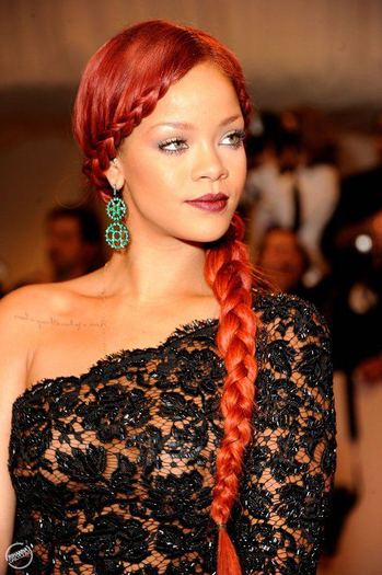 419200_287262881344416_148451948558844_698231_449735978_n - Rihanna