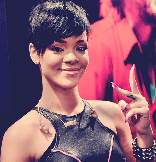 419338_291253327612038_148451948558844_707564_923152174_n - Rihanna