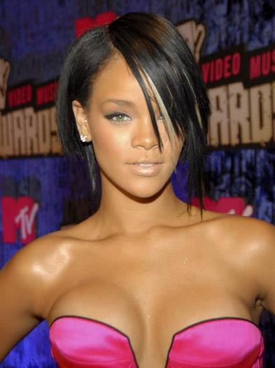 422291_278242165579821_148451948558844_674743_1152359221_n - Rihanna