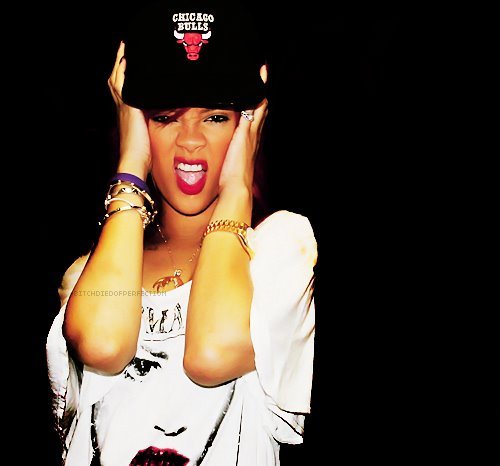 422539_281689331901771_148451948558844_683218_309957680_n - Rihanna
