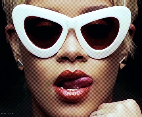 428289_264221186981919_148451948558844_644565_1190382226_n - Rihanna