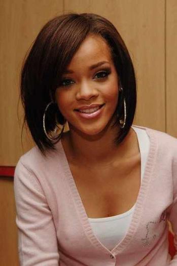 429506_290202601050444_148451948558844_704748_1289383266_n - Rihanna