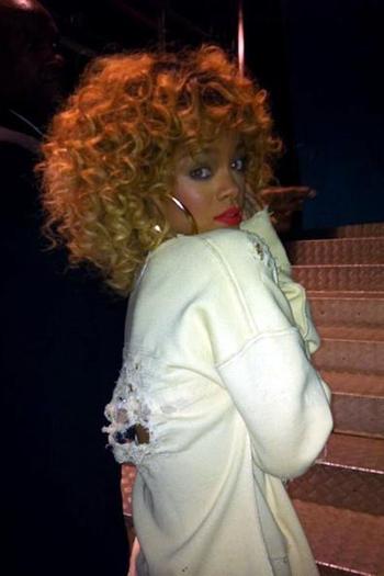 430041_10150588985147841_134980337840_8764630_1694693264_n - Rihanna