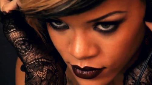 431143_273928906011147_148451948558844_665118_1480479683_n - Rihanna