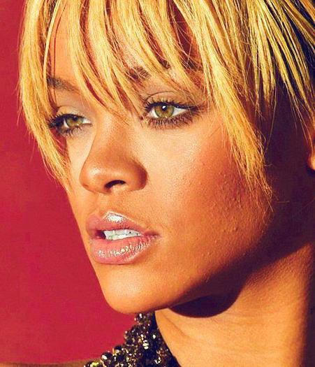 431341_278285372242167_148451948558844_674832_609527808_n - Rihanna