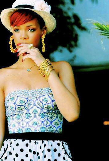431978_290258191044885_148451948558844_705000_580923658_n - Rihanna