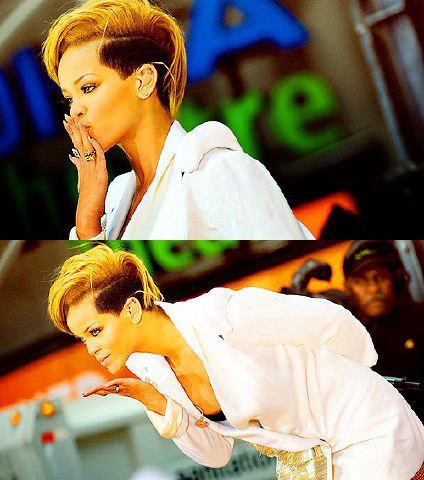 545824_293658637371507_148451948558844_713204_649957317_n - Rihanna