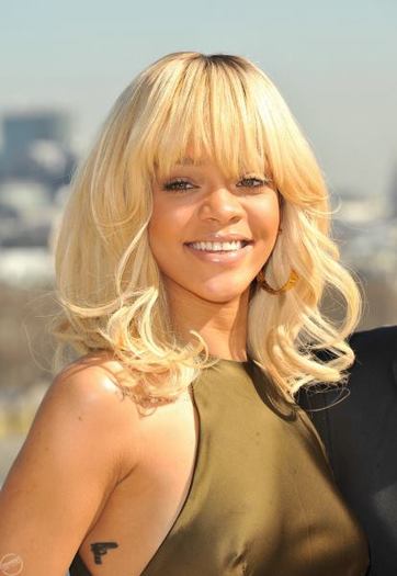 550219_297494920321212_148451948558844_722751_522489042_n - Rihanna