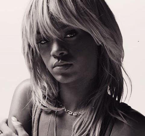 558756_302556019815102_148451948558844_737415_1354018490_n - Rihanna