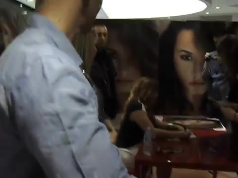 Demi Lovato signing session Mondadori Milano 31-03-12 0081