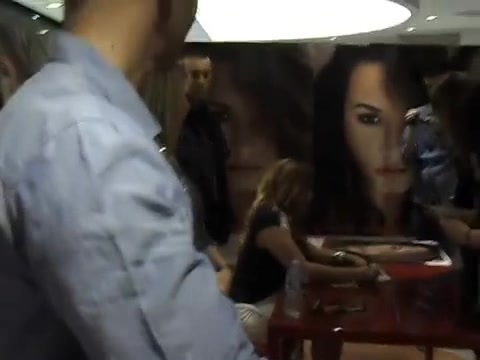 Demi Lovato signing session Mondadori Milano 31-03-12 0082