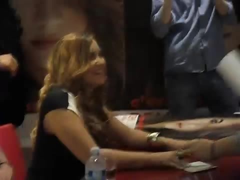 Demi Lovato signing session Mondadori Milano 31-03-12 0171