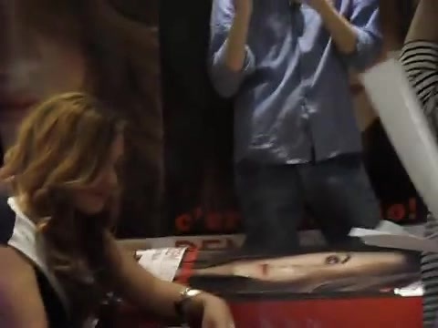 Demi Lovato signing session Mondadori Milano 31-03-12 0221