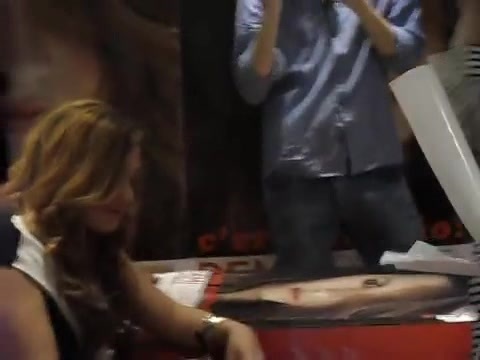 Demi Lovato signing session Mondadori Milano 31-03-12 0222