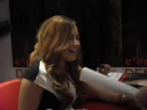 Demi Lovato signing session Mondadori Milano 31-03-12 0324