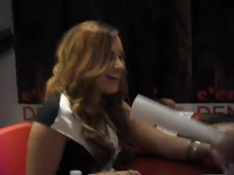 Demi Lovato signing session Mondadori Milano 31-03-12 0326