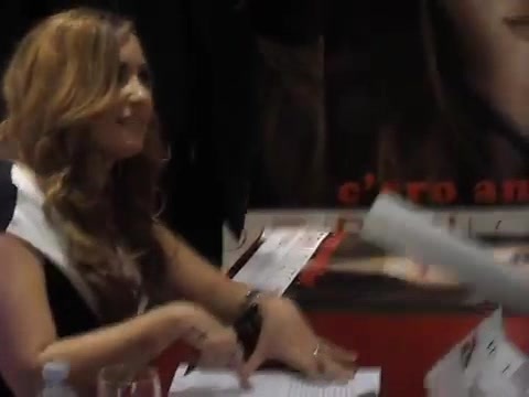 Demi Lovato signing session Mondadori Milano 31-03-12 0388