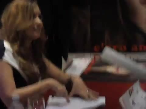 Demi Lovato signing session Mondadori Milano 31-03-12 0389