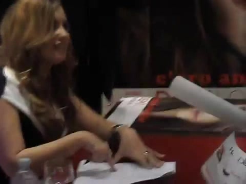Demi Lovato signing session Mondadori Milano 31-03-12 0390
