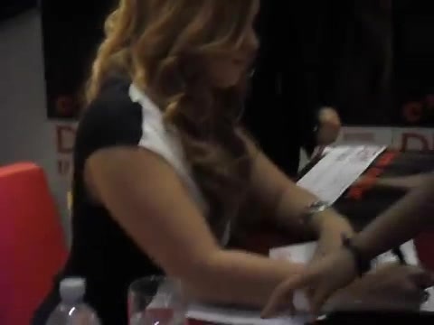 Demi Lovato signing session Mondadori Milano 31-03-12 0550