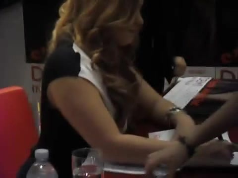 Demi Lovato signing session Mondadori Milano 31-03-12 0556