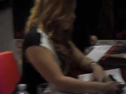 Demi Lovato signing session Mondadori Milano 31-03-12 0574