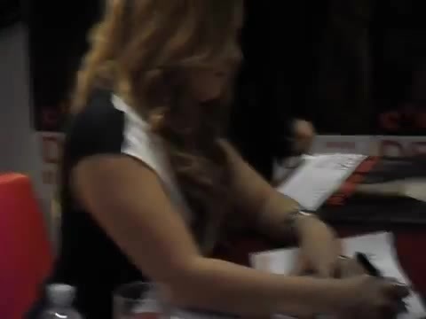 Demi Lovato signing session Mondadori Milano 31-03-12 0575