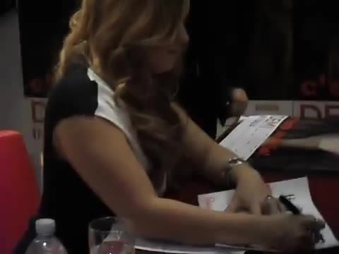 Demi Lovato signing session Mondadori Milano 31-03-12 0577