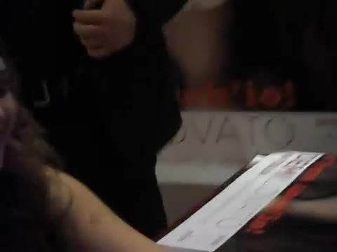 Demi Lovato signing session Mondadori Milano 31-03-12 0701