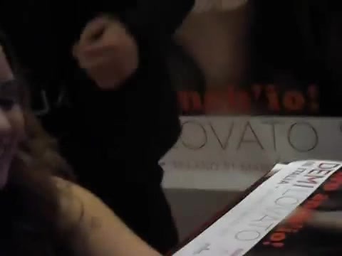 Demi Lovato signing session Mondadori Milano 31-03-12 0704