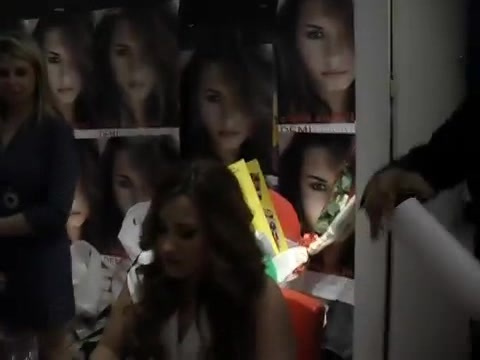 Demi Lovato signing session Mondadori Milano 31-03-12 1288