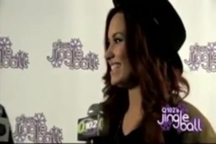 Maxwell with Demi Lovato HQ (492)