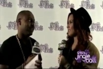 Maxwell with Demi Lovato HQ (514)