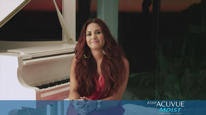 Demi Lovato reveals her vision for style_ ACUVUE® 1-DAY Contest Stories 0001