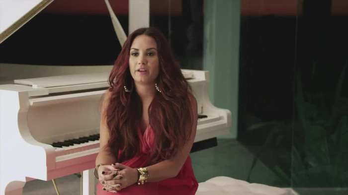 Demi Lovato reveals her vision for style_ ACUVUE® 1-DAY Contest Stories 0491