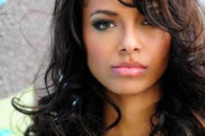 17 - 4 Bonnie Bennett - Katerina Graham