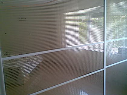 16072009; dresing cu usi glisante cu sticla fazetata
