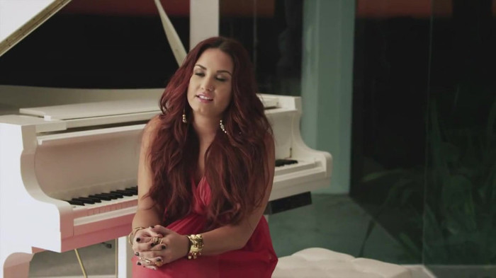 Demi Lovato reveals her vision for style_ ACUVUE® 1-DAY Contest Stories 0583