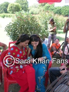 418264_242569505837006_234848326609124_494778_85765039_n - sara khan poze noi
