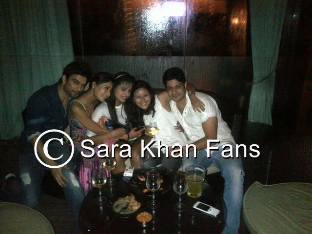 421904_237671786326778_234848326609124_482026_498940986_n - sara khan poze noi