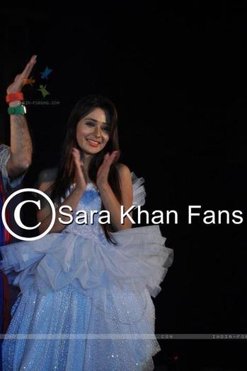 423500_250790371681586_234848326609124_514740_1979073280_n - sara khan poze noi