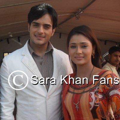 423961_237671152993508_1784596198_n - sara khan poze noi