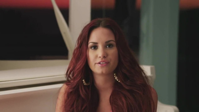 Demi Lovato reveals her vision for style_ ACUVUE® 1-DAY Contest Stories 1009
