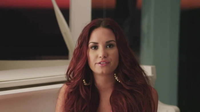 Demi Lovato reveals her vision for style_ ACUVUE® 1-DAY Contest Stories 1011