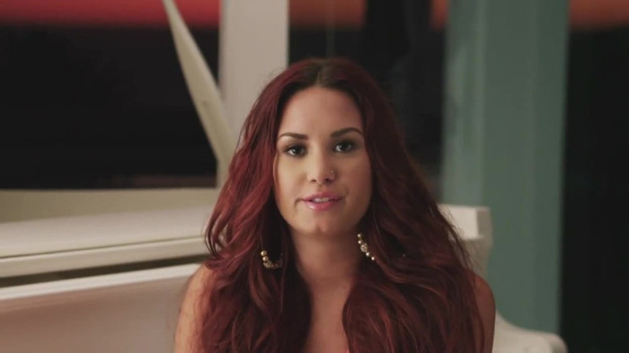 Demi Lovato reveals her vision for style_ ACUVUE® 1-DAY Contest Stories 1014 - Demi - Reveals Her Vision For Style ACUVUE 1 - Day Contest Stories Part oo2