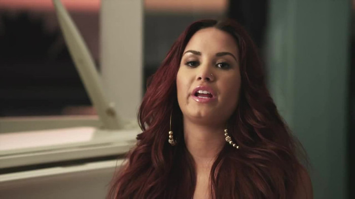 Demi Lovato reveals her vision for style_ ACUVUE® 1-DAY Contest Stories 1022 - Demi - Reveals Her Vision For Style ACUVUE 1 - Day Contest Stories Part oo2
