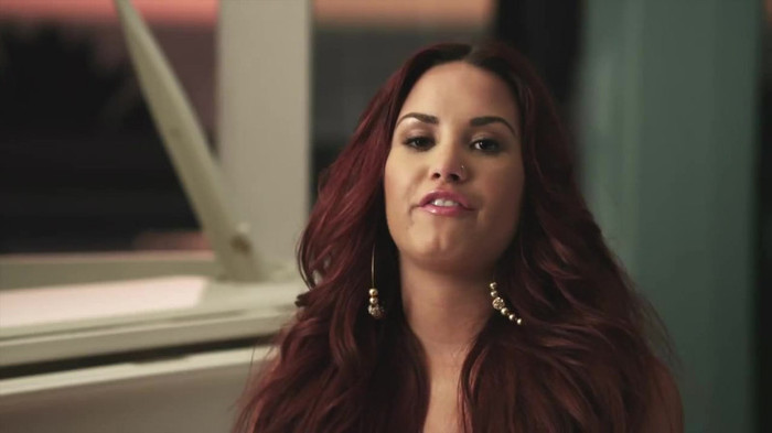 Demi Lovato reveals her vision for style_ ACUVUE® 1-DAY Contest Stories 1024 - Demi - Reveals Her Vision For Style ACUVUE 1 - Day Contest Stories Part oo2