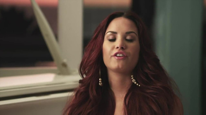 Demi Lovato reveals her vision for style_ ACUVUE® 1-DAY Contest Stories 1027